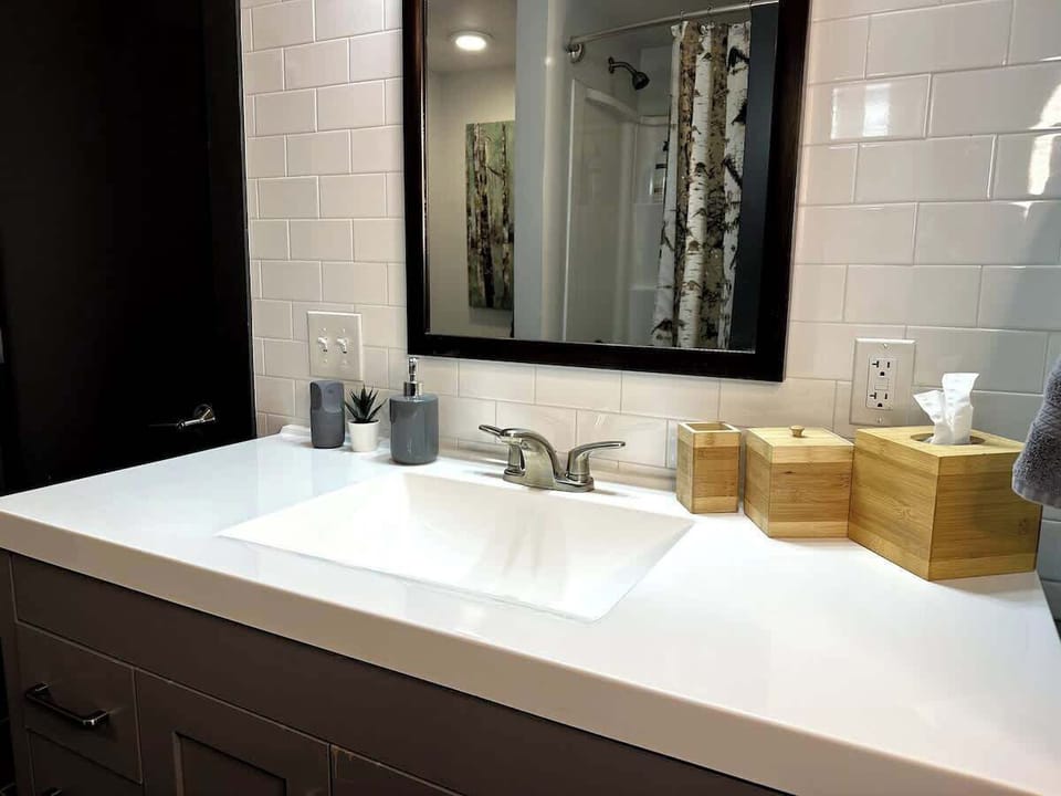 Bathroom with wide sink and modern finishes