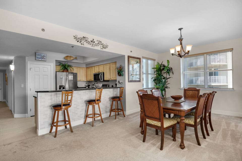 Dining room plus eat-in bar