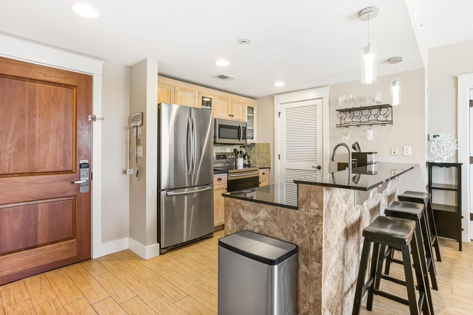 Kitchen with Breakfast Bar