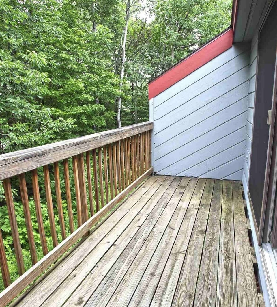 Private deck 