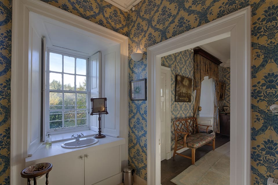 Blue room's bathroom