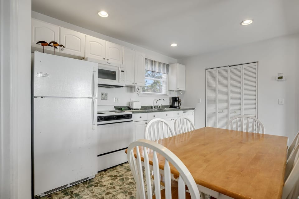 Kitchen/Dining Area