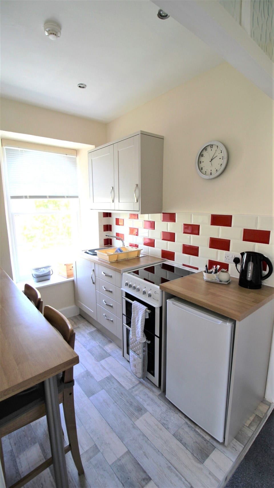 Apt 6 - Kitchen area