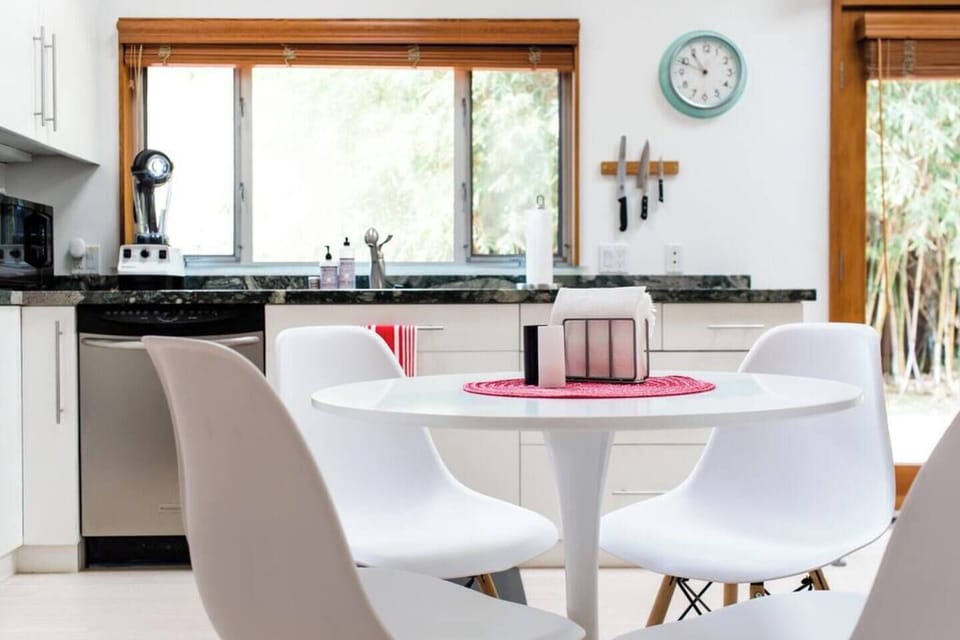 Bright dining area for four!