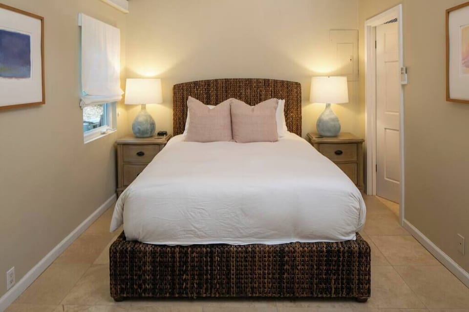 Queen room with ensuite bath