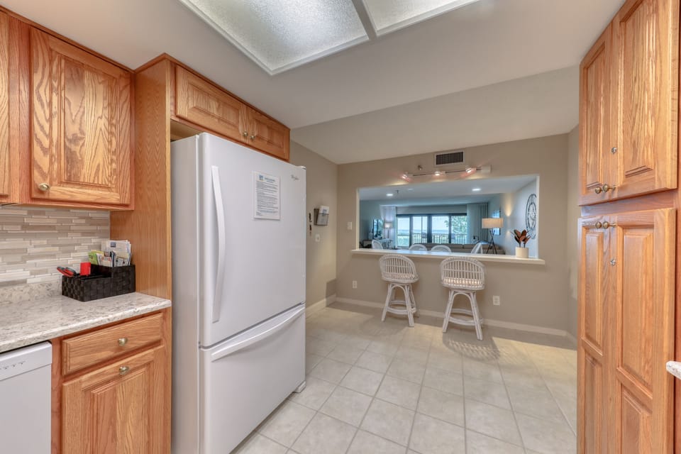 Kitchen and breakfast bar