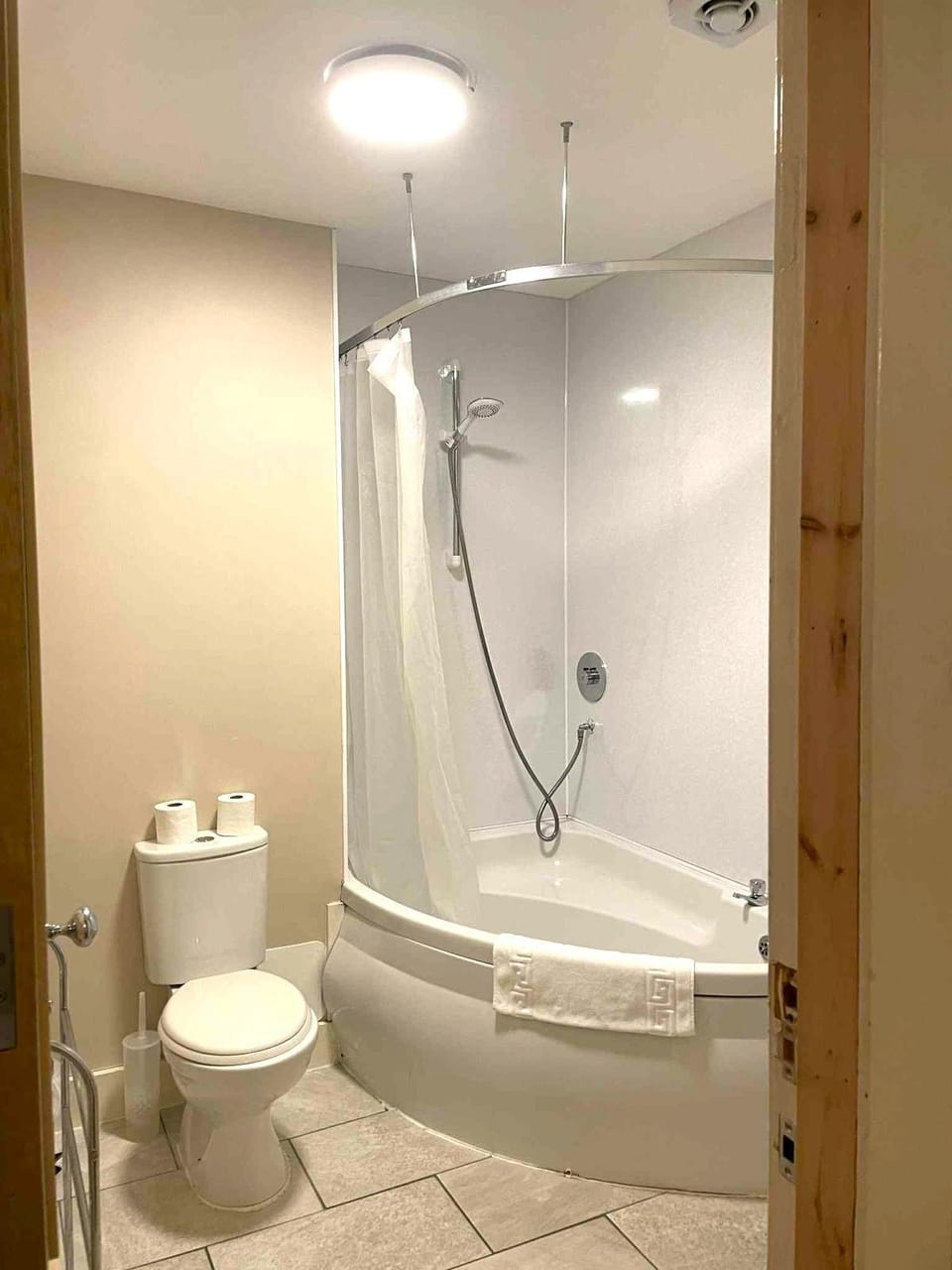 McCaigs Tower Apartment - Bathroom