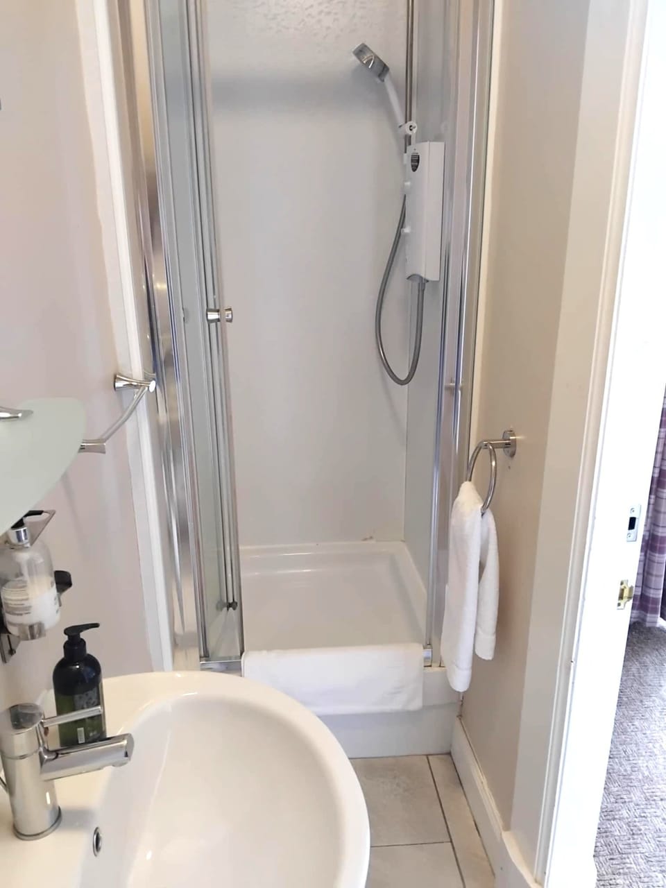 McCaigs Tower Apartment - Bathroom