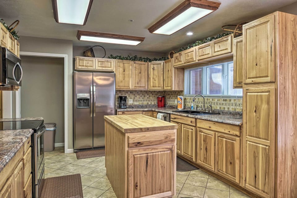Fully Equipped Kitchen | Cooking Basics | Drip & Keurig Coffee Makers