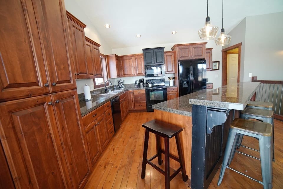 Enjoy a night eating in using this well-appointed kitchen!