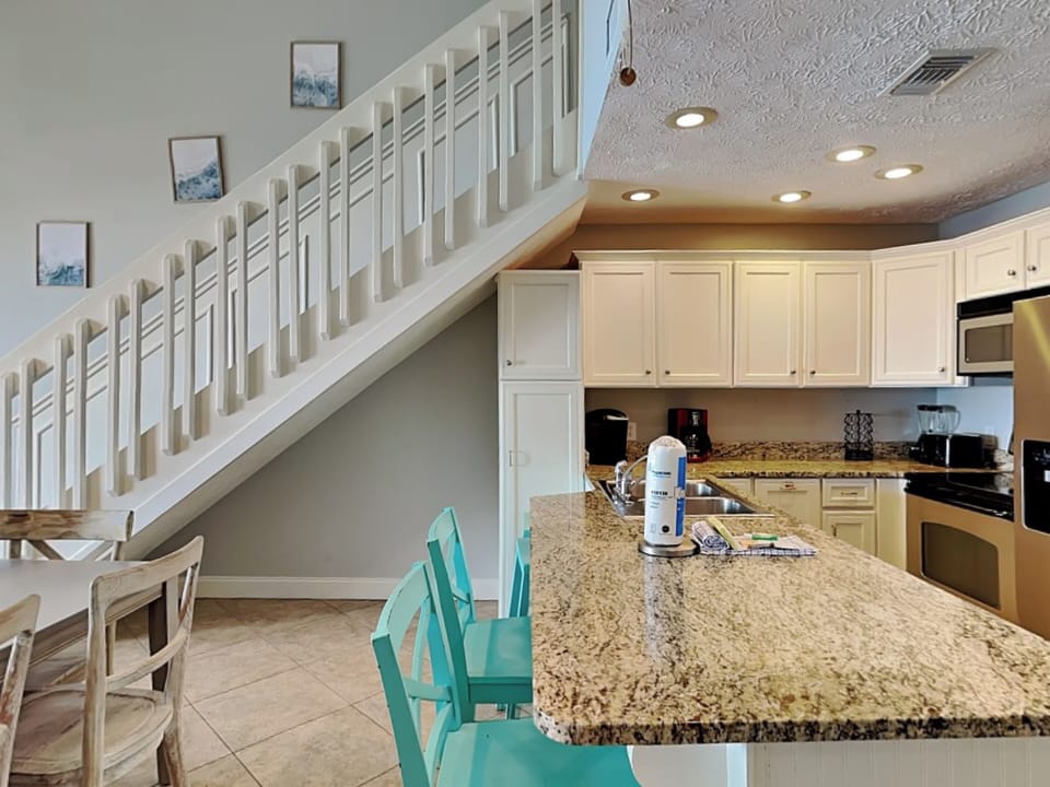 Breakfast Bar, First Floor