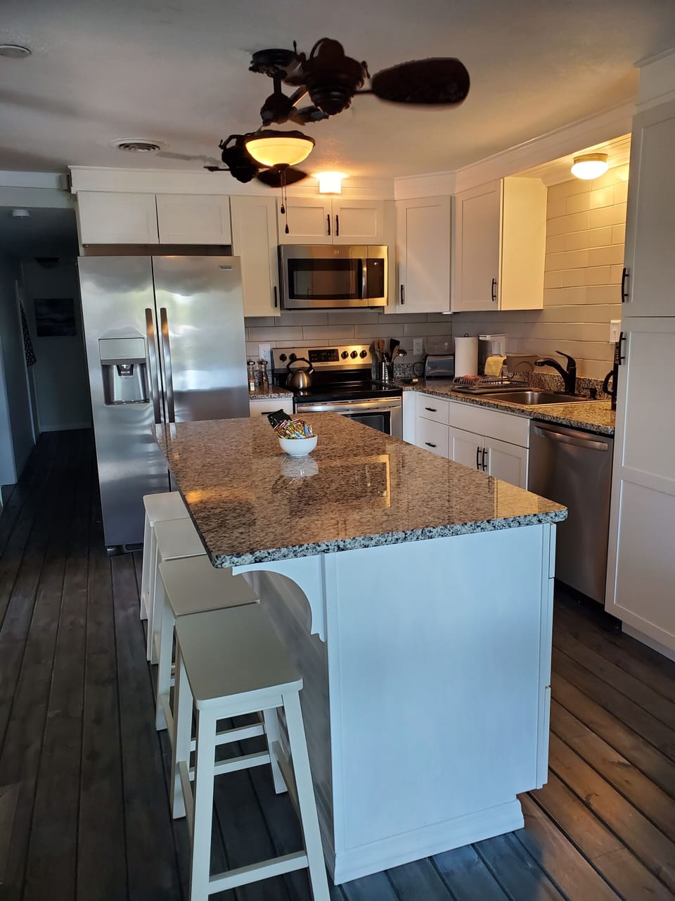 Full kitchen.