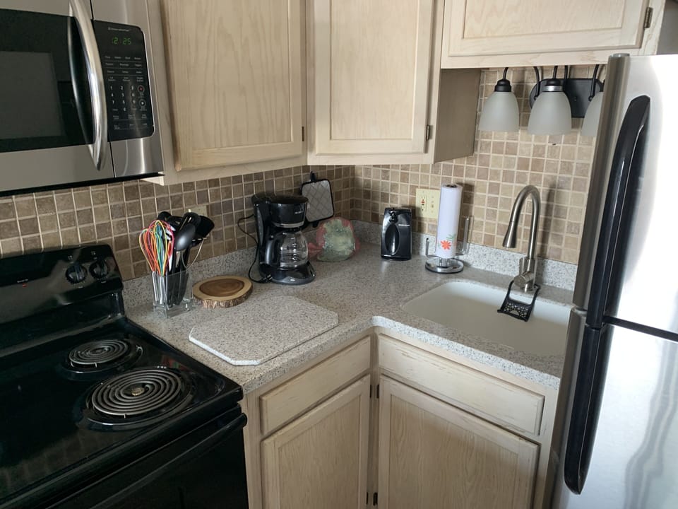 Full kitchen
