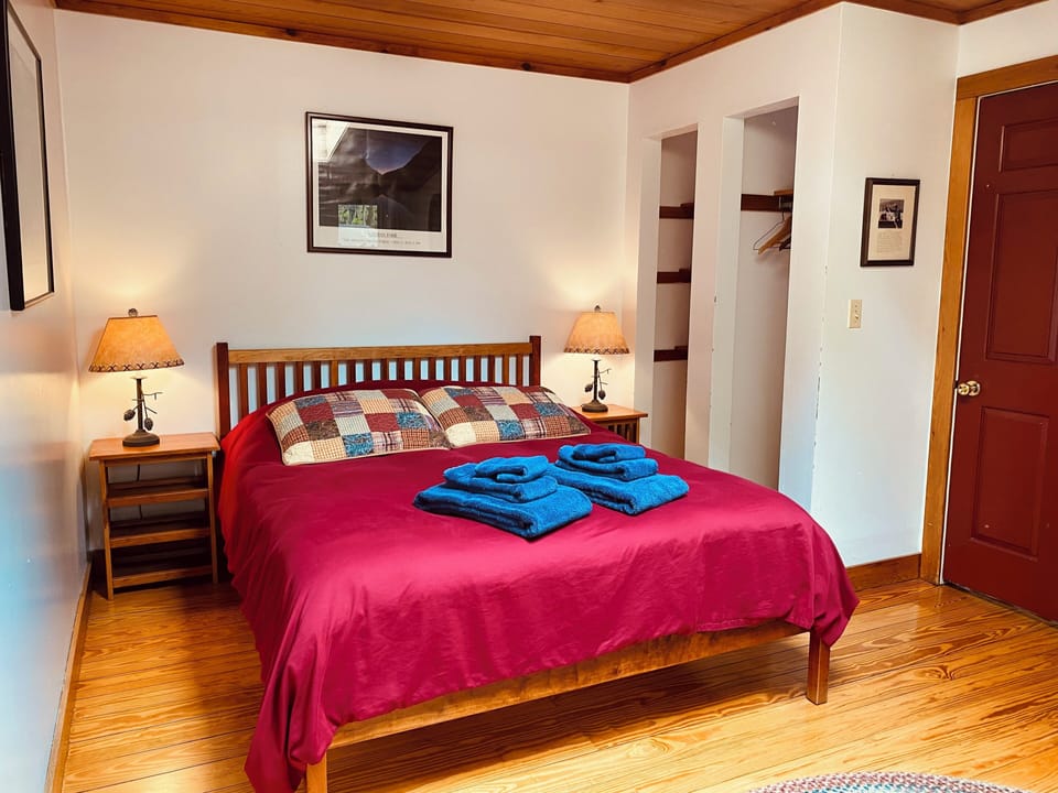 Goodwin room - shares a bath down the hall with Case room