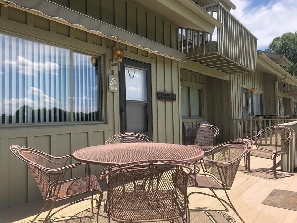 Seating on the deck has table with 4 chairs and two side chairs