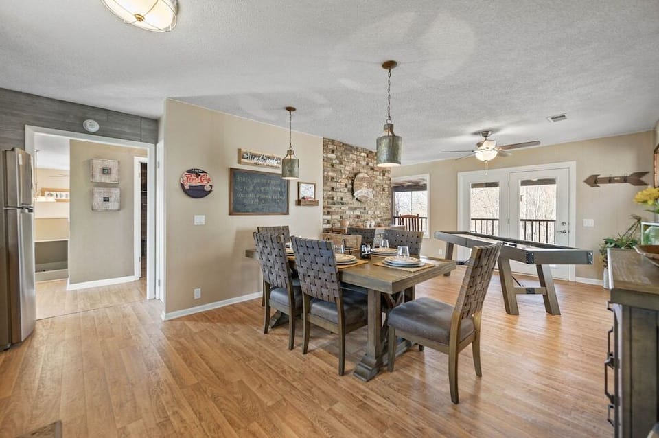 Dining Table Seats 6