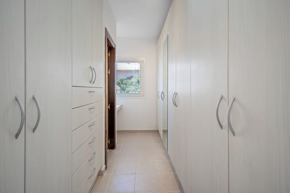 Master Bedroom Walk-In Wardrobe
