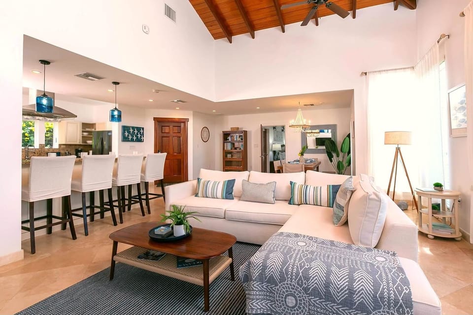 Living &amp; Kitchen