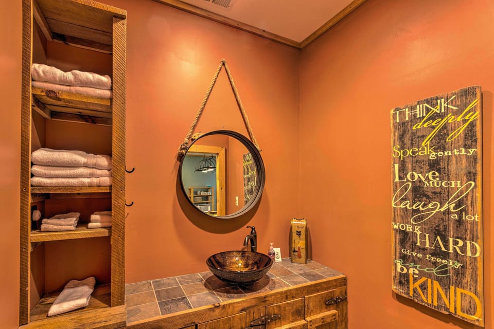 Half Bath | Towels Provided