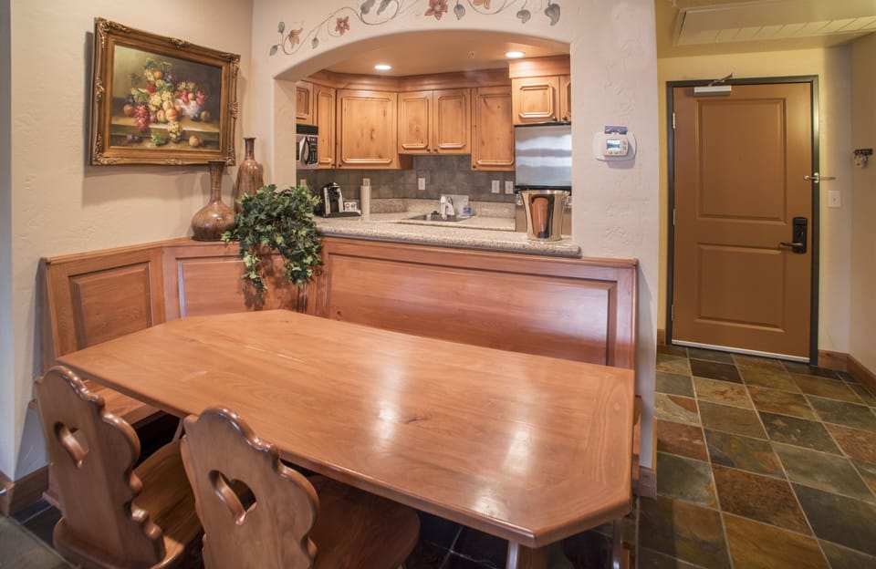 Kitchen & Breakfast Nook