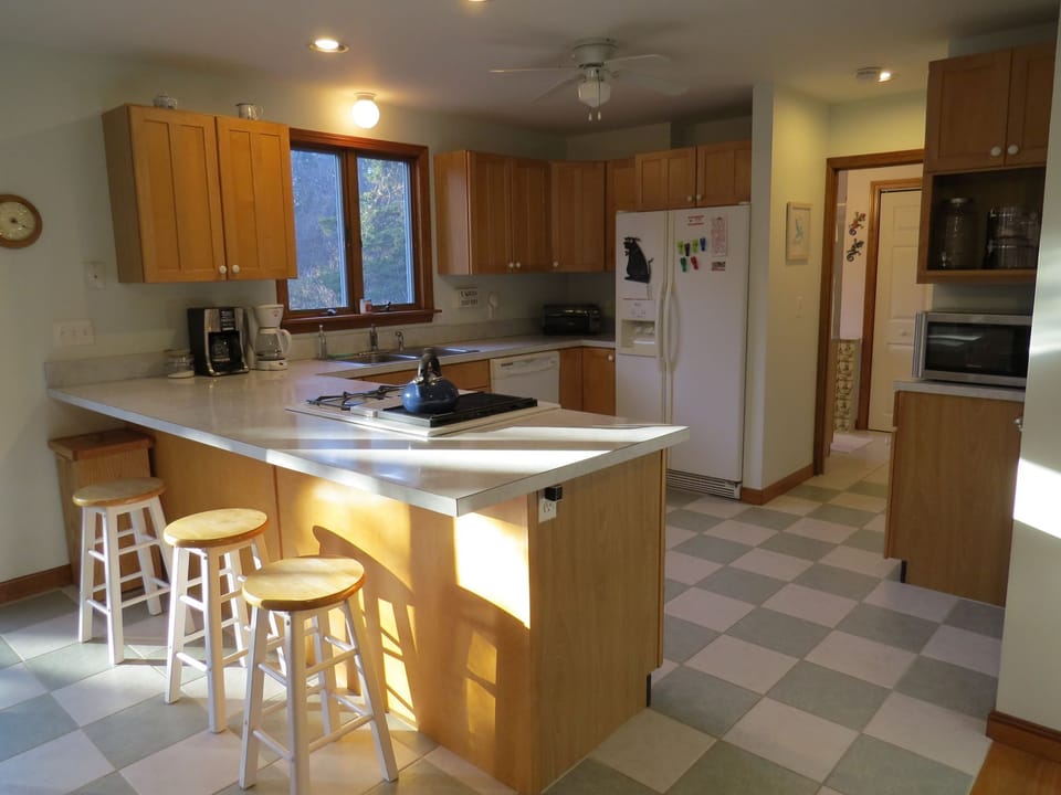 Open full kitchen with breakfast bar