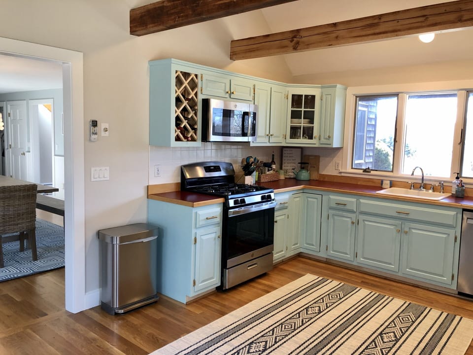 Fully equipped kitchen, all new appliances. 