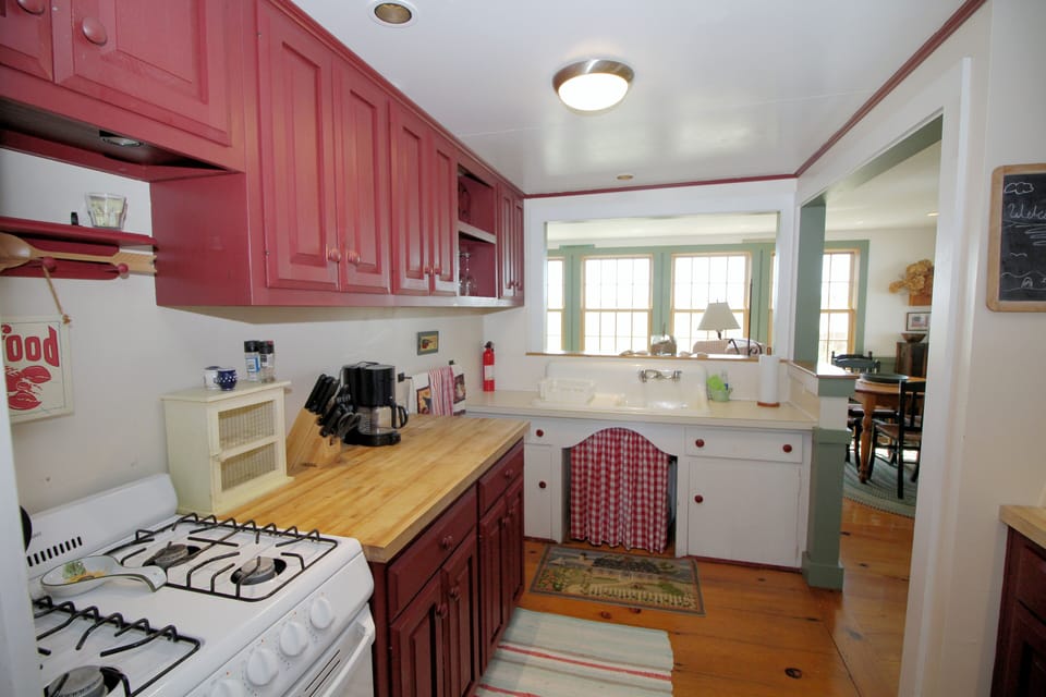 Nicely equipped kitchen with gas range