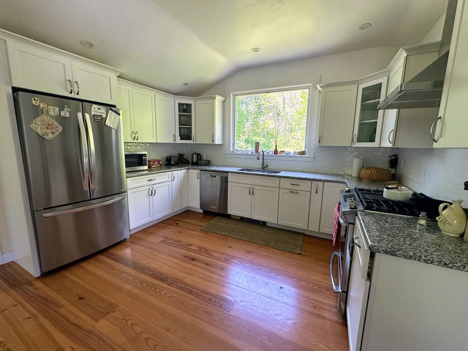 Recently renovated fully equipped kitchen 