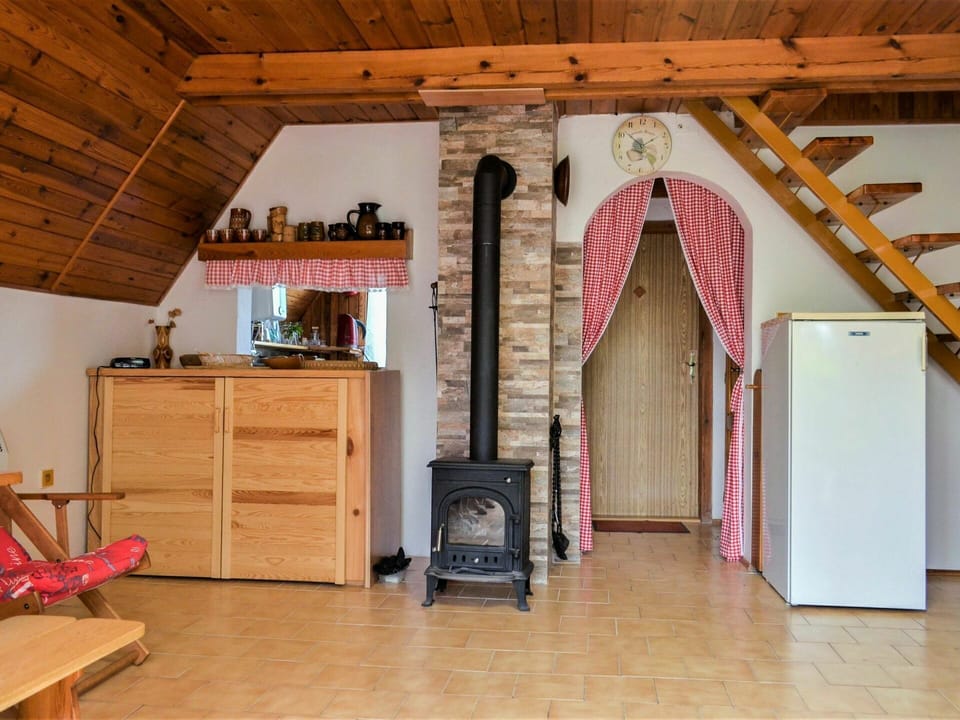 Property, Wood, Building, Flooring, Floor, Cabinetry, House, Beam, Hardwood, Real Estate