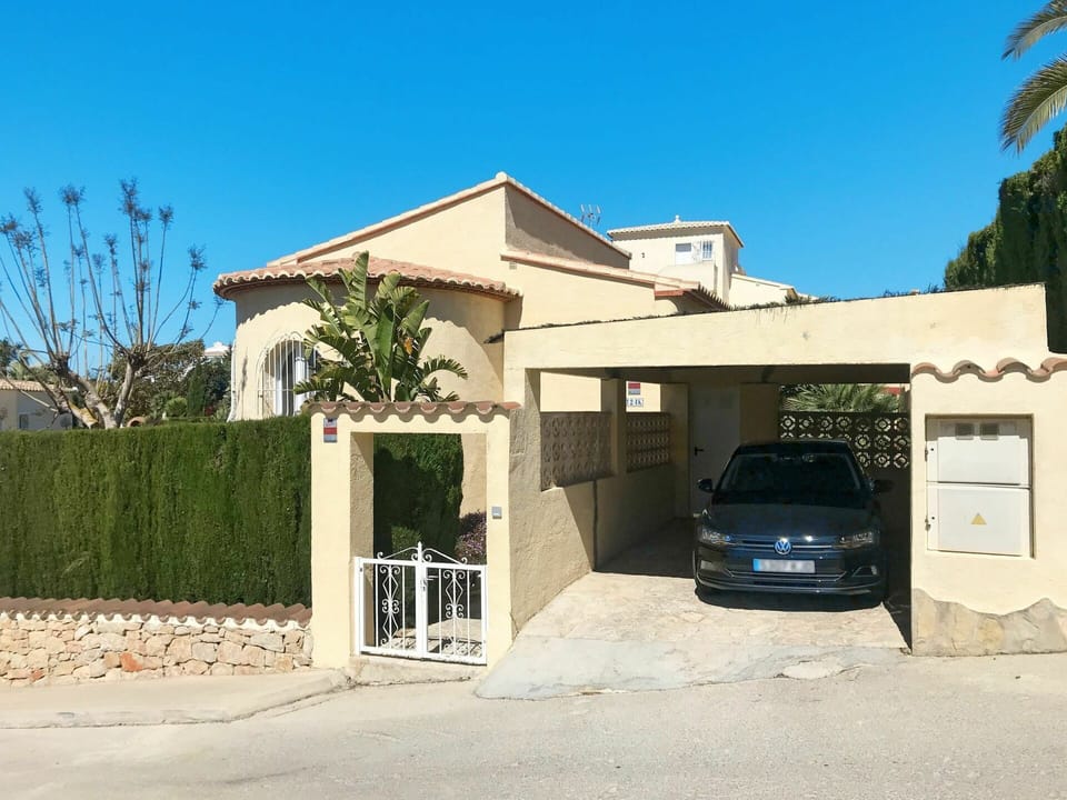Sky, Plant, Building, Property, Car, House, Vehicle, Shade, Tree, Land Lot