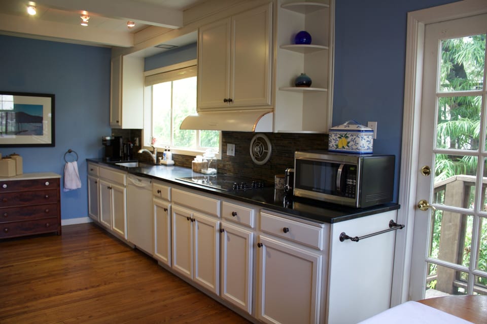 Kitchen, second view.