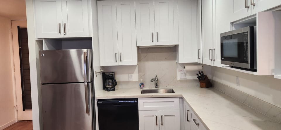 Full kitchen