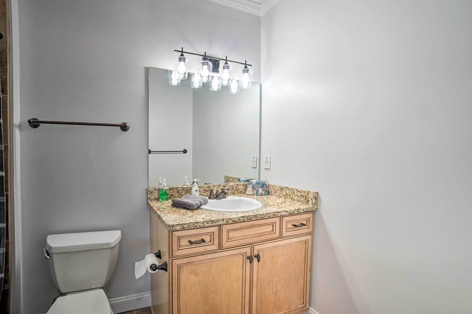 En-Suite Bathroom | Complimentary Toiletries