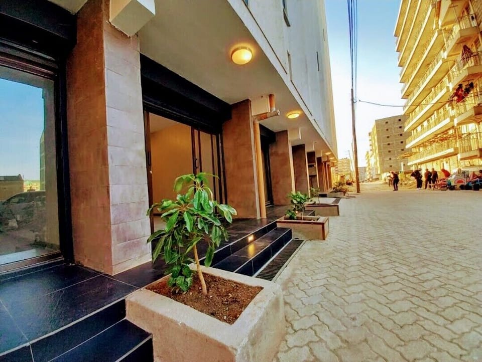 FRONT CONVENIENCE SHOPS