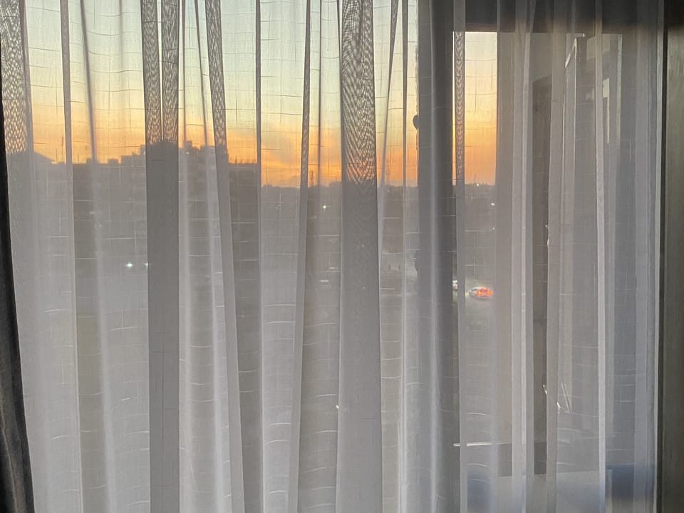 SUNDOWNER VIEWS