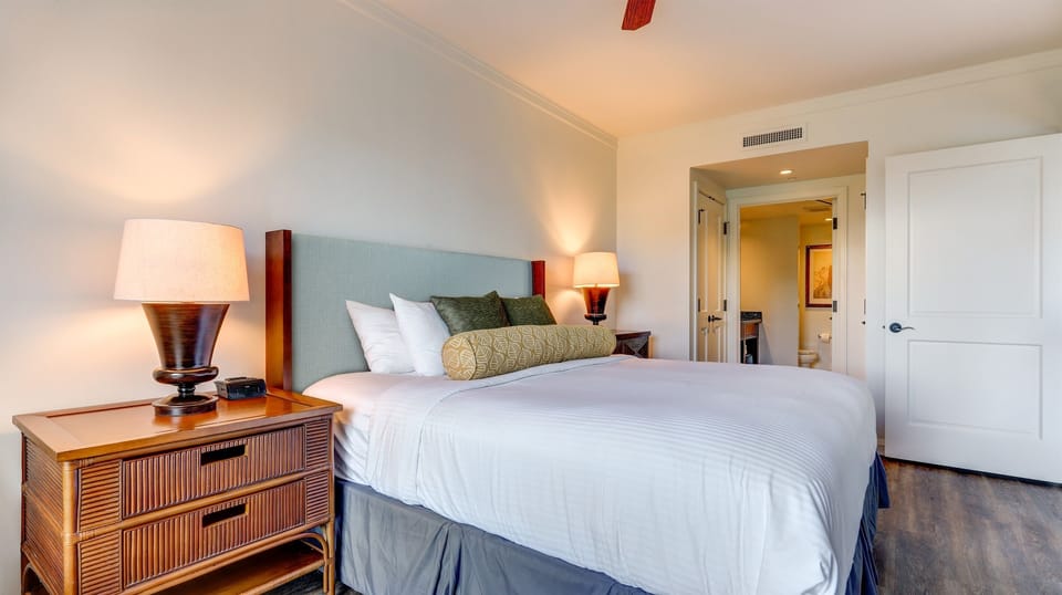 K642 Guest Bedroom - King or Twin Bed Available