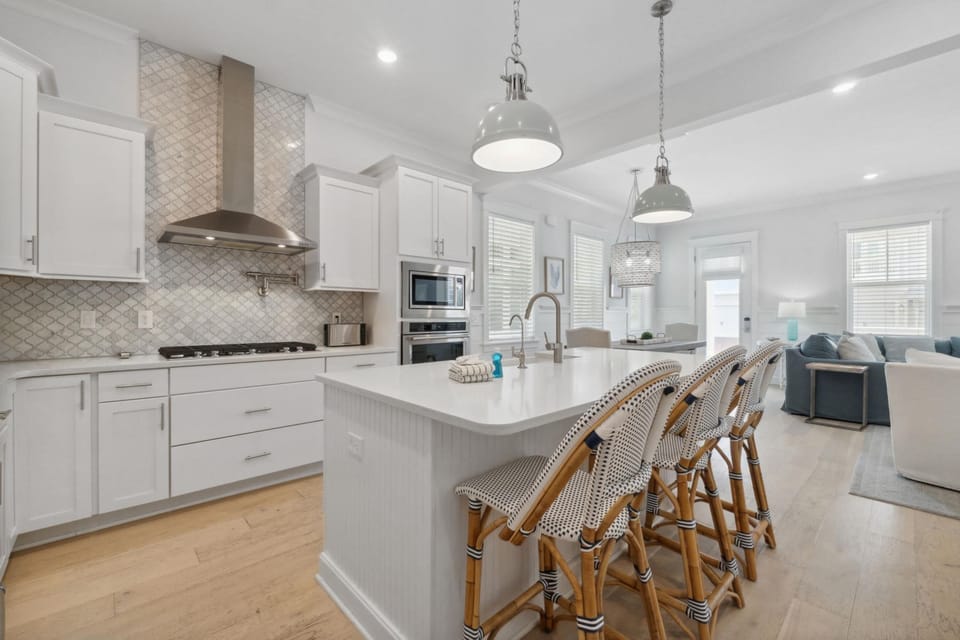 Kitchen with Breakfast Bar