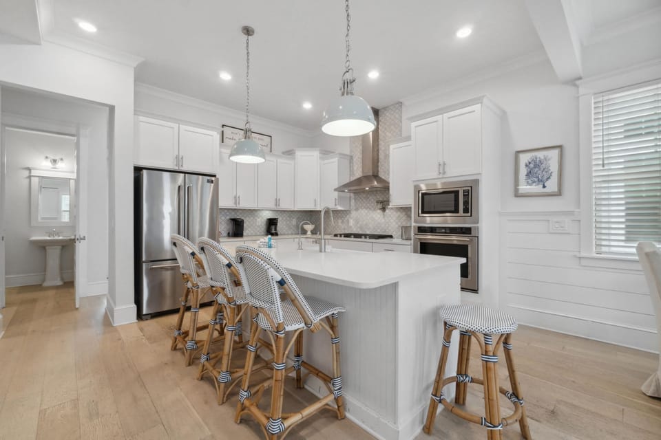 Kitchen with Breakfast Bar