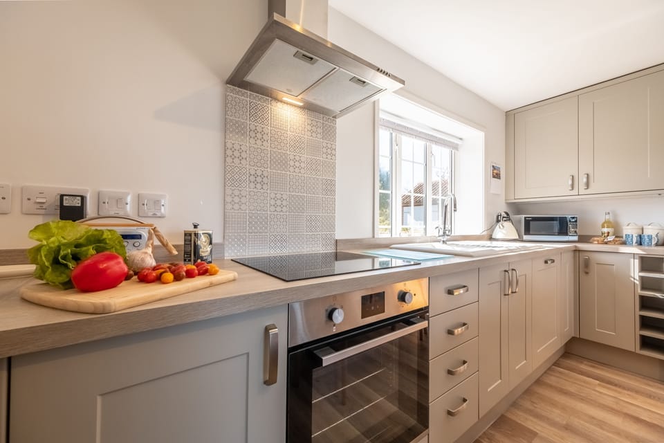 Ground floor: Well-equipped modern kitchen