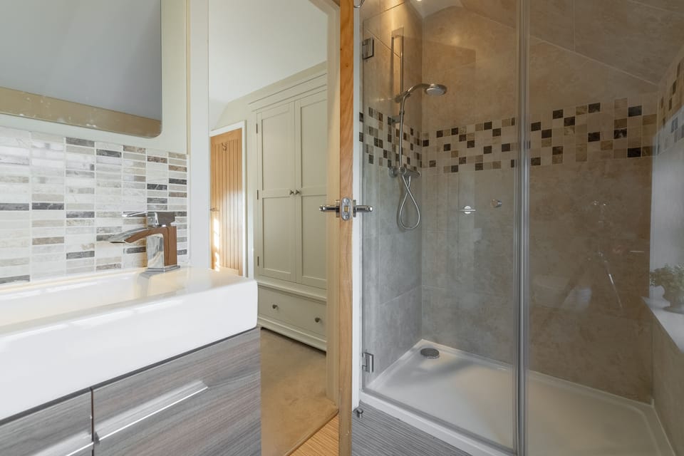 First floor: En-suite with walk-in shower cubicle