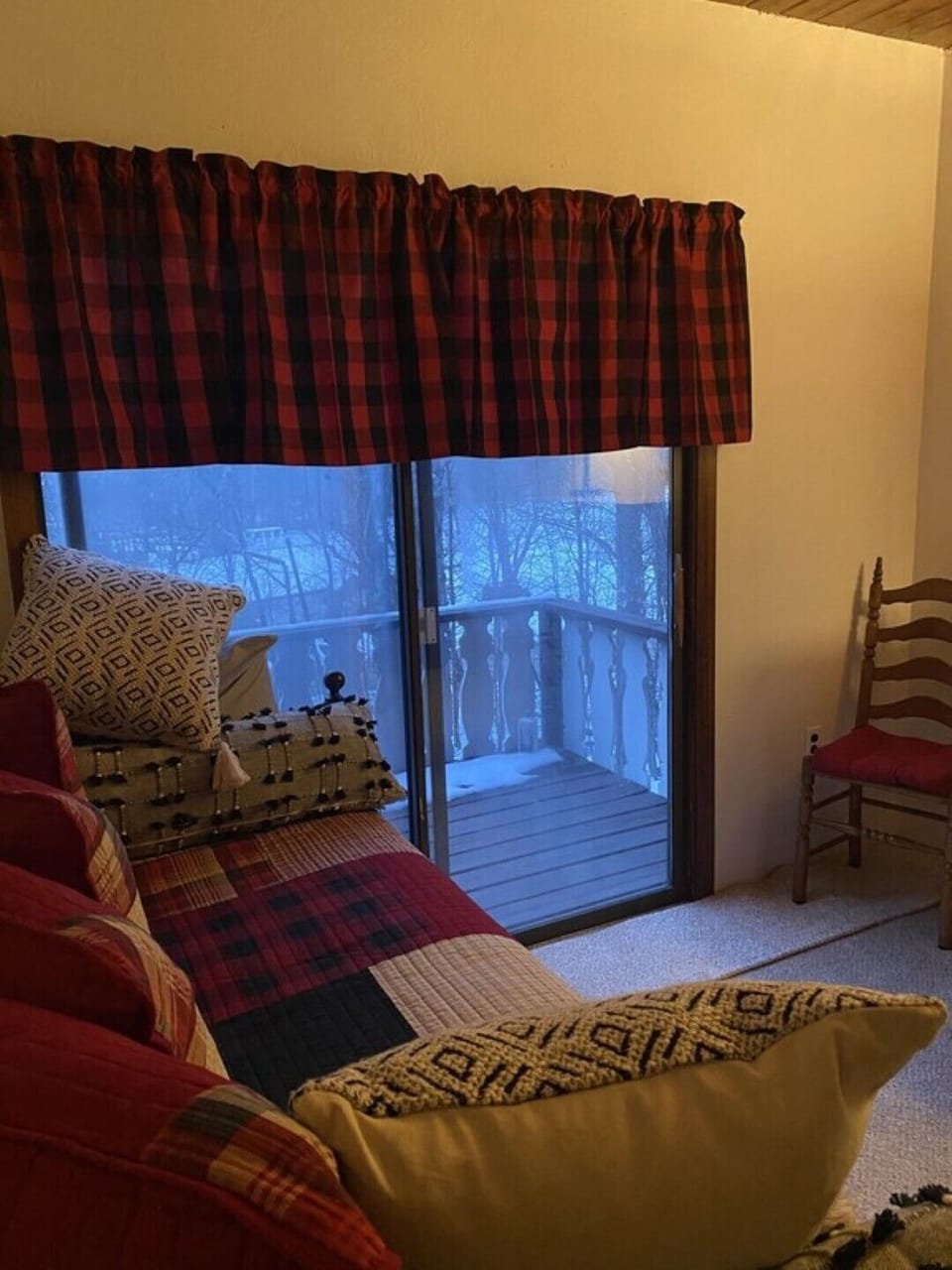 Private deck to enjoy your morning coffee and fresh mountain air. 