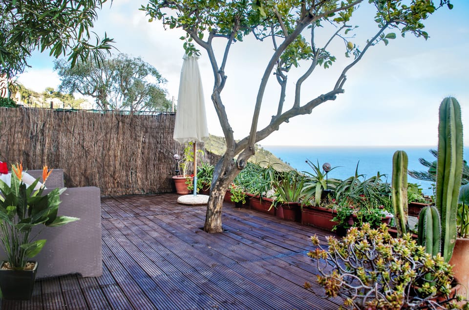 Private Wood Terrace - 