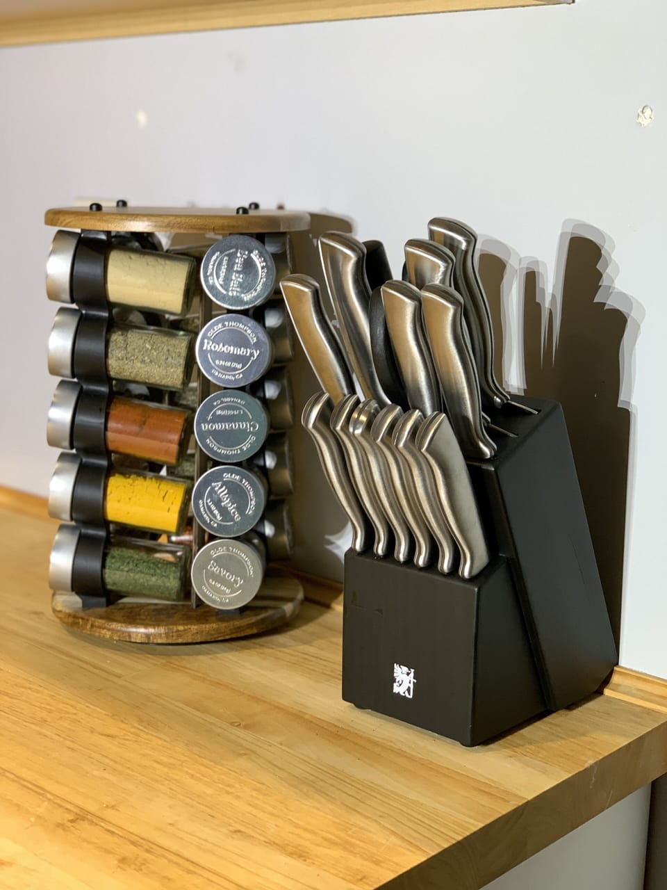 Spice rack and knives !