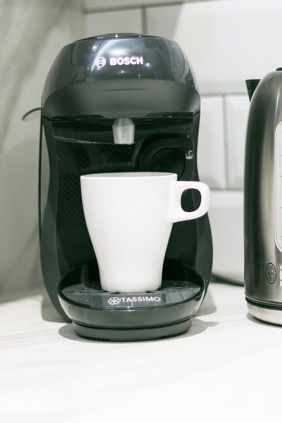 Nice extras like a coffee maker, iron and ironing board and hair dryer all helped us feel like we were at home. 

Jodie 2020