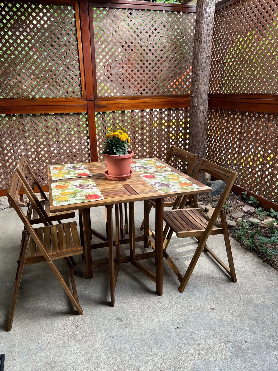 Outdoor dining