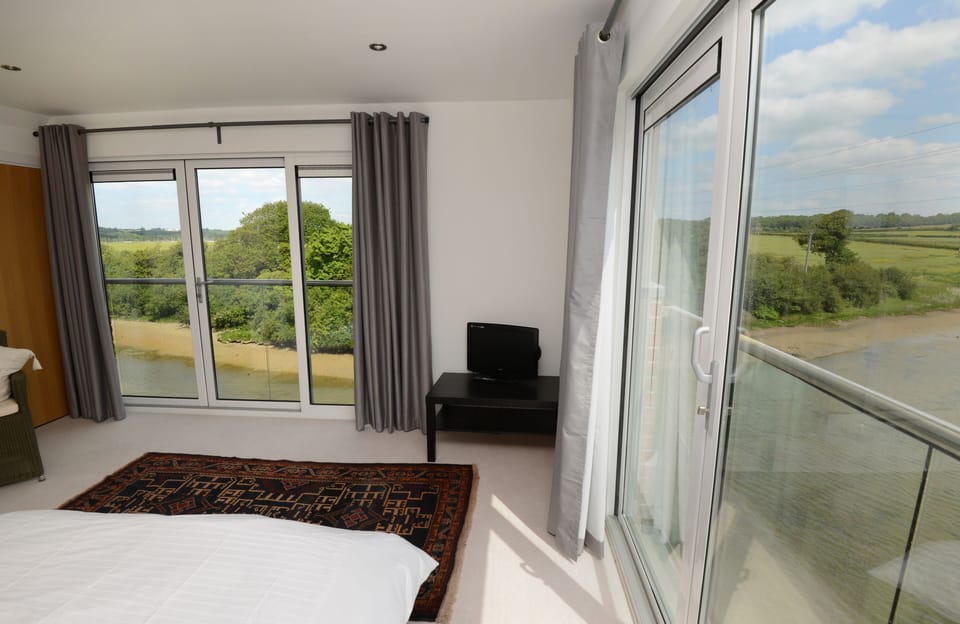 2nd floor double bedroom