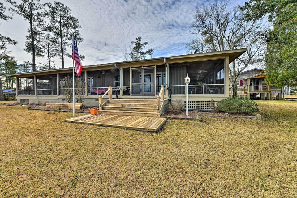 Exterior Space | Steps Required | Pets Welcome
