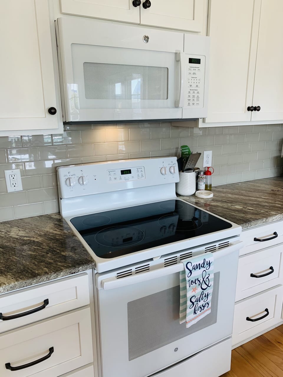 Oven and microwave 