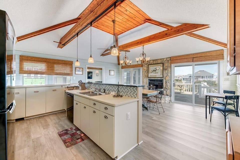 Top level kitchen (1)