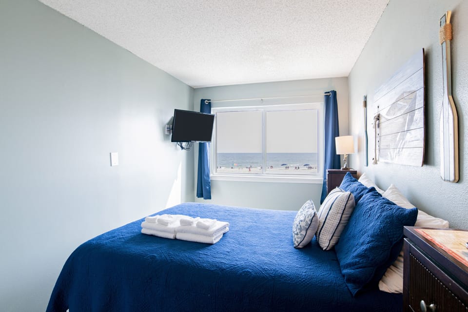 Beachside bedroom with flatscreen tv.
Blackout curtains for privacy.